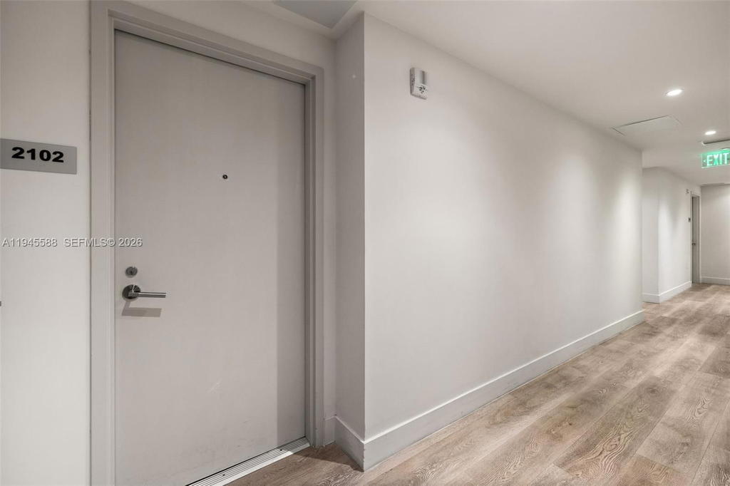 Real estate property located at 239 9th St #2102, Miami-dade, Smart Brickell, Miami, FL