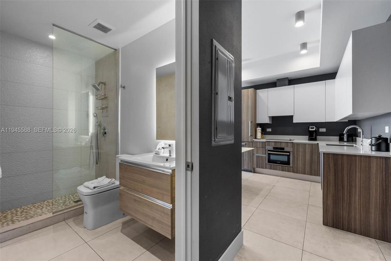 Real estate property located at 239 9th St #2102, Miami-dade, Smart Brickell, Miami, FL