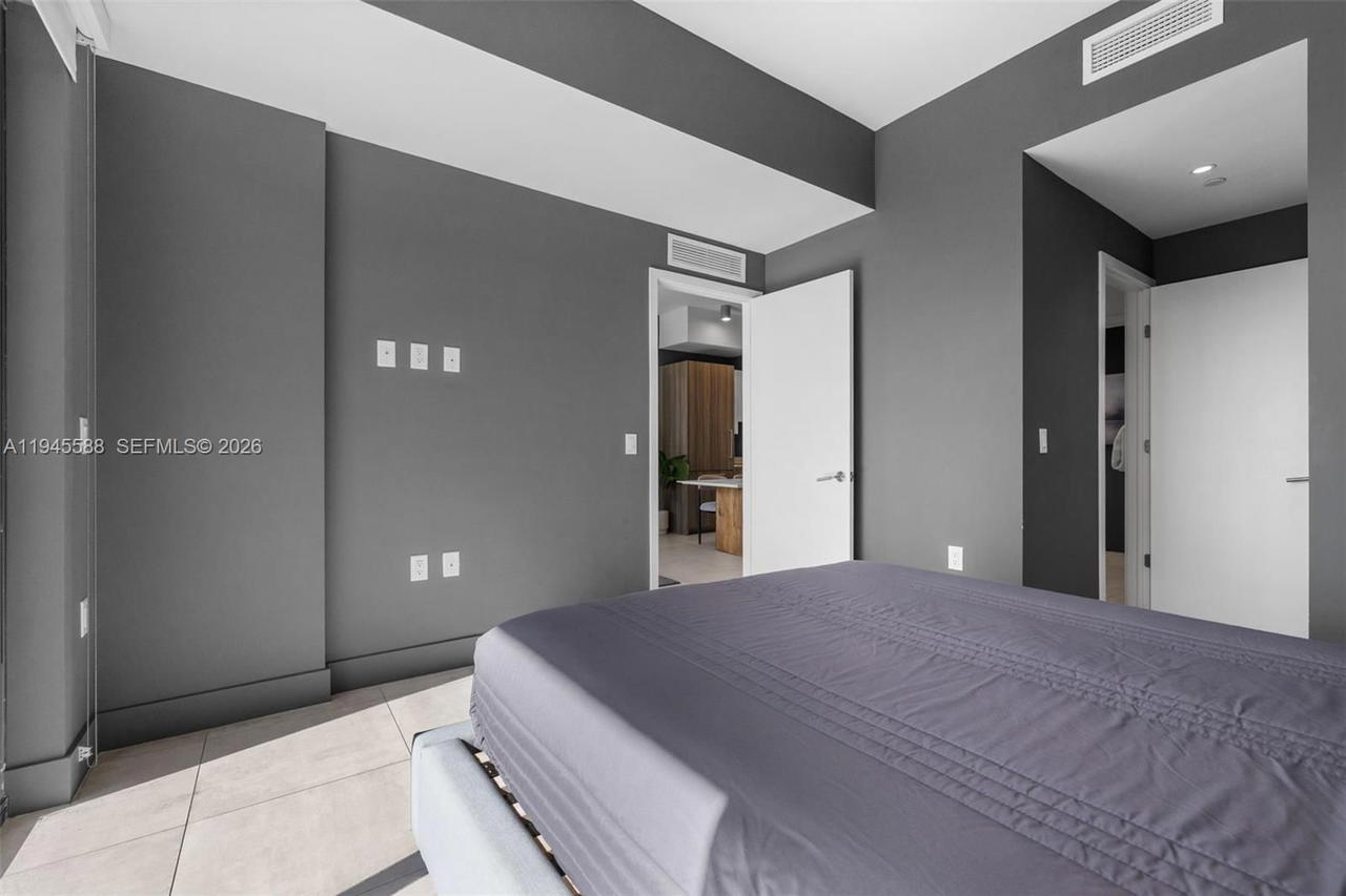 Real estate property located at 239 9th St #2102, Miami-dade, Smart Brickell, Miami, FL