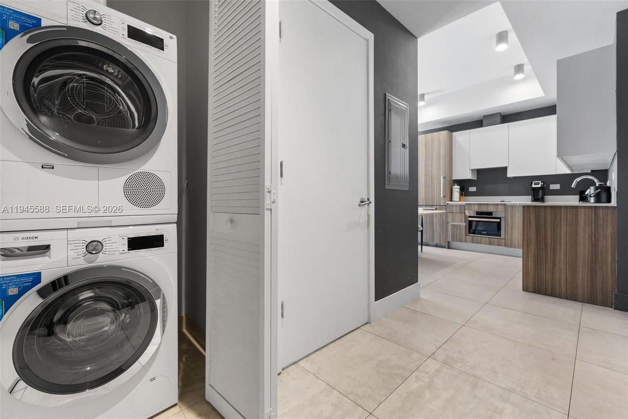 Real estate property located at 239 9th St #2102, Miami-dade, Smart Brickell, Miami, FL