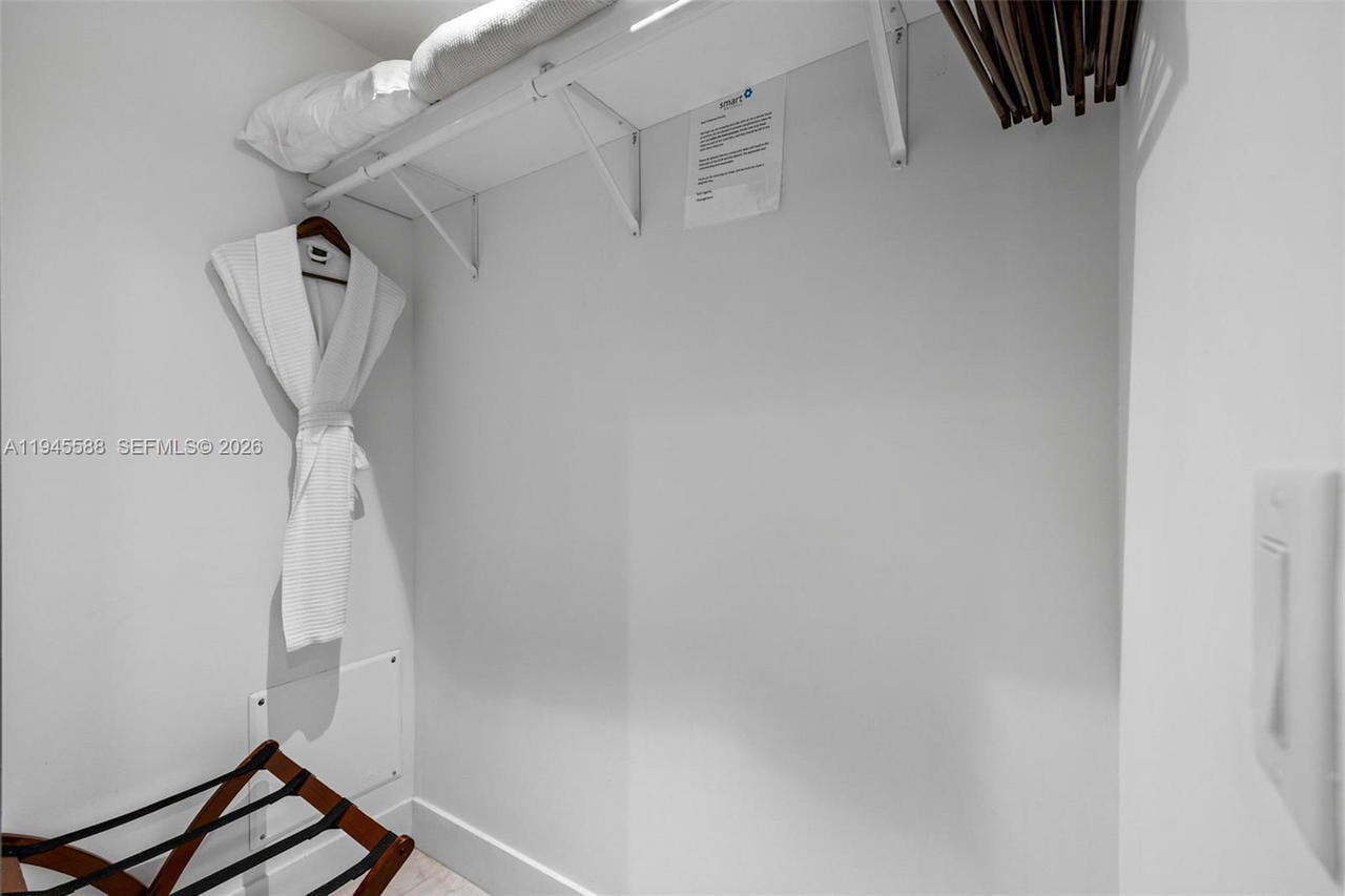 Real estate property located at 239 9th St #2102, Miami-dade, Smart Brickell, Miami, FL