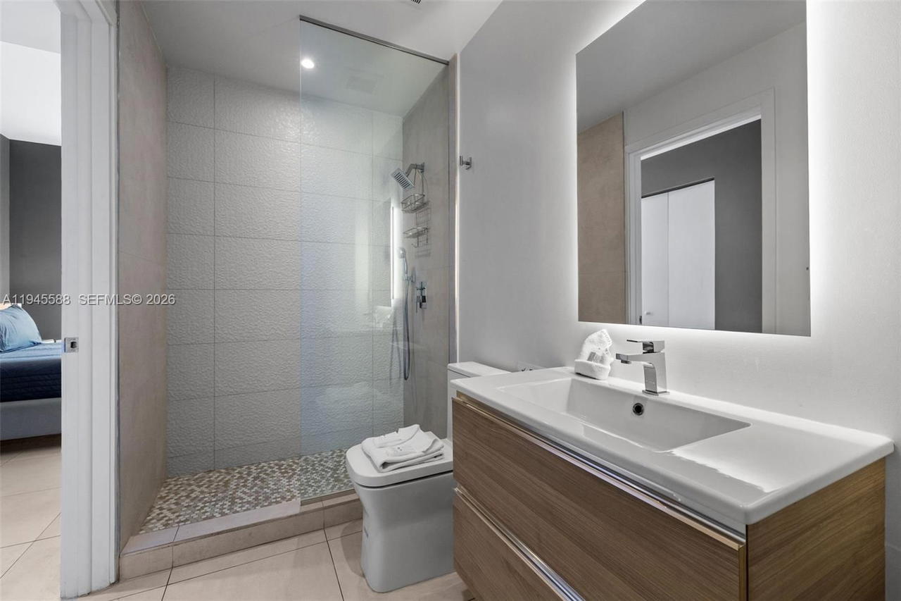 Real estate property located at 239 9th St #2102, Miami-dade, Smart Brickell, Miami, FL
