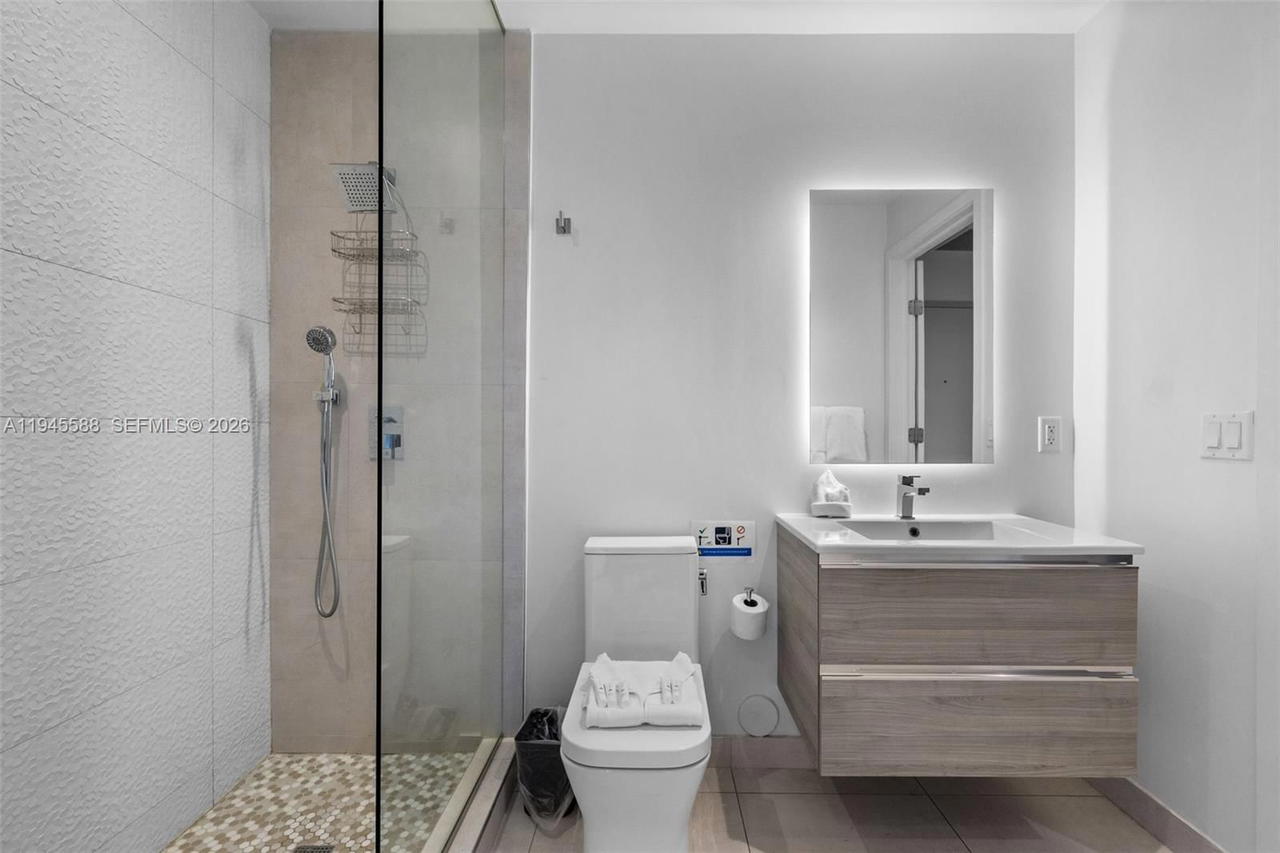 Real estate property located at 239 9th St #2102, Miami-dade, Smart Brickell, Miami, FL