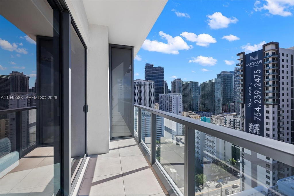 Real estate property located at 239 9th St #2102, Miami-dade, Smart Brickell, Miami, FL