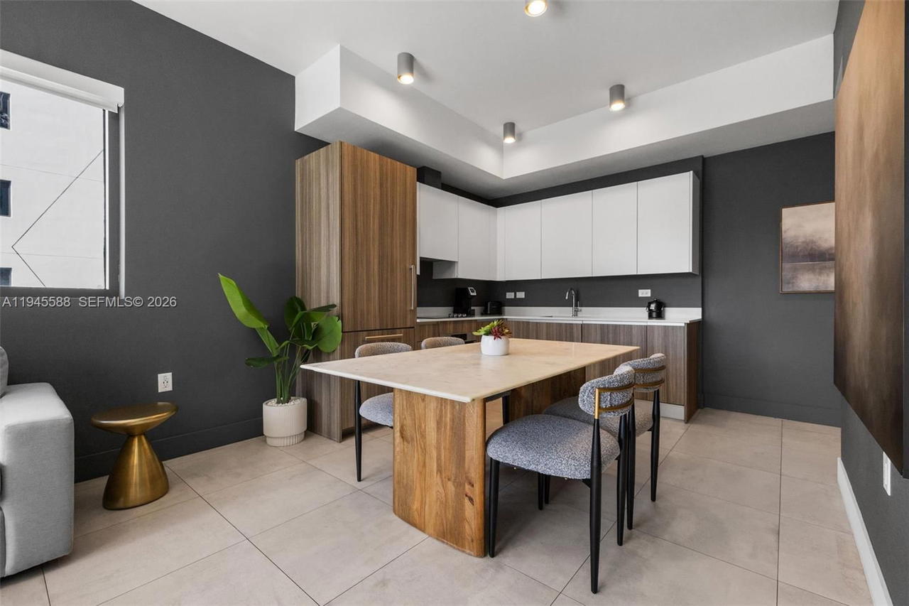 Real estate property located at 239 9th St #2102, Miami-dade, Smart Brickell, Miami, FL