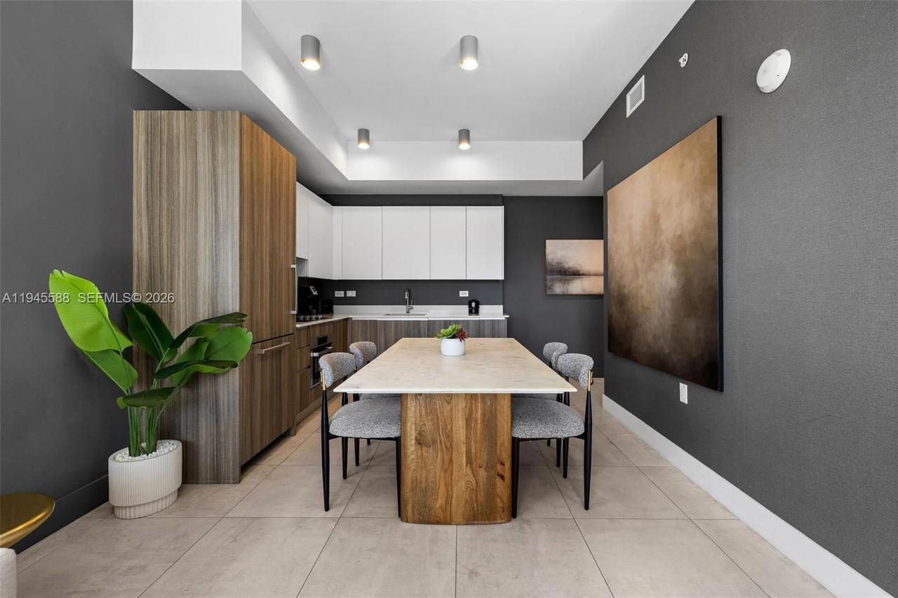 Real estate property located at 239 9th St #2102, Miami-dade, Smart Brickell, Miami, FL