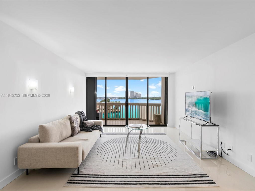 Real estate property located at 1000 Island Blvd #612, Miami-dade, 1000 Isl Blvd Williams Is, Aventura, FL