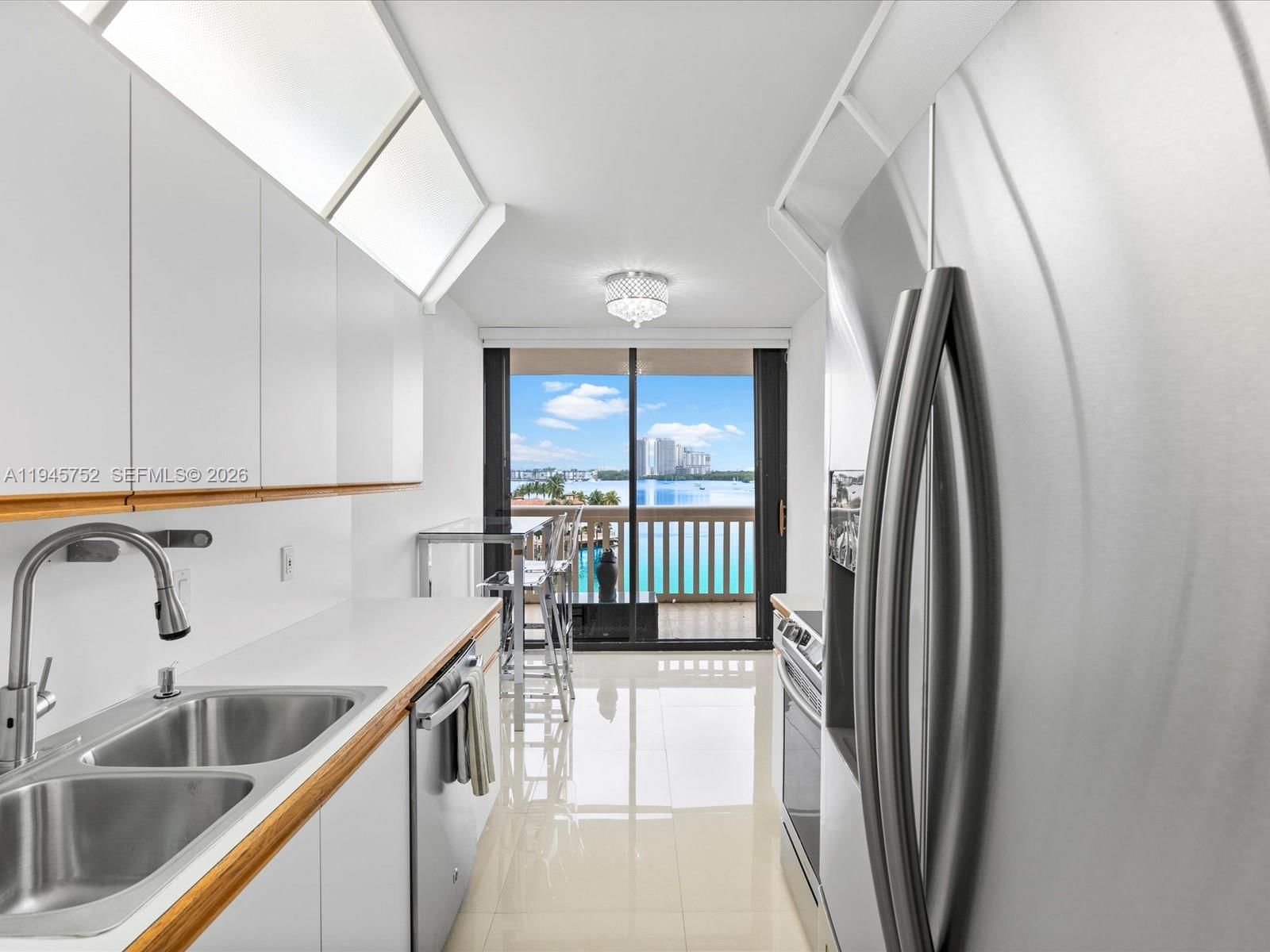Real estate property located at 1000 Island Blvd #612, Miami-dade, 1000 Isl Blvd Williams Is, Aventura, FL