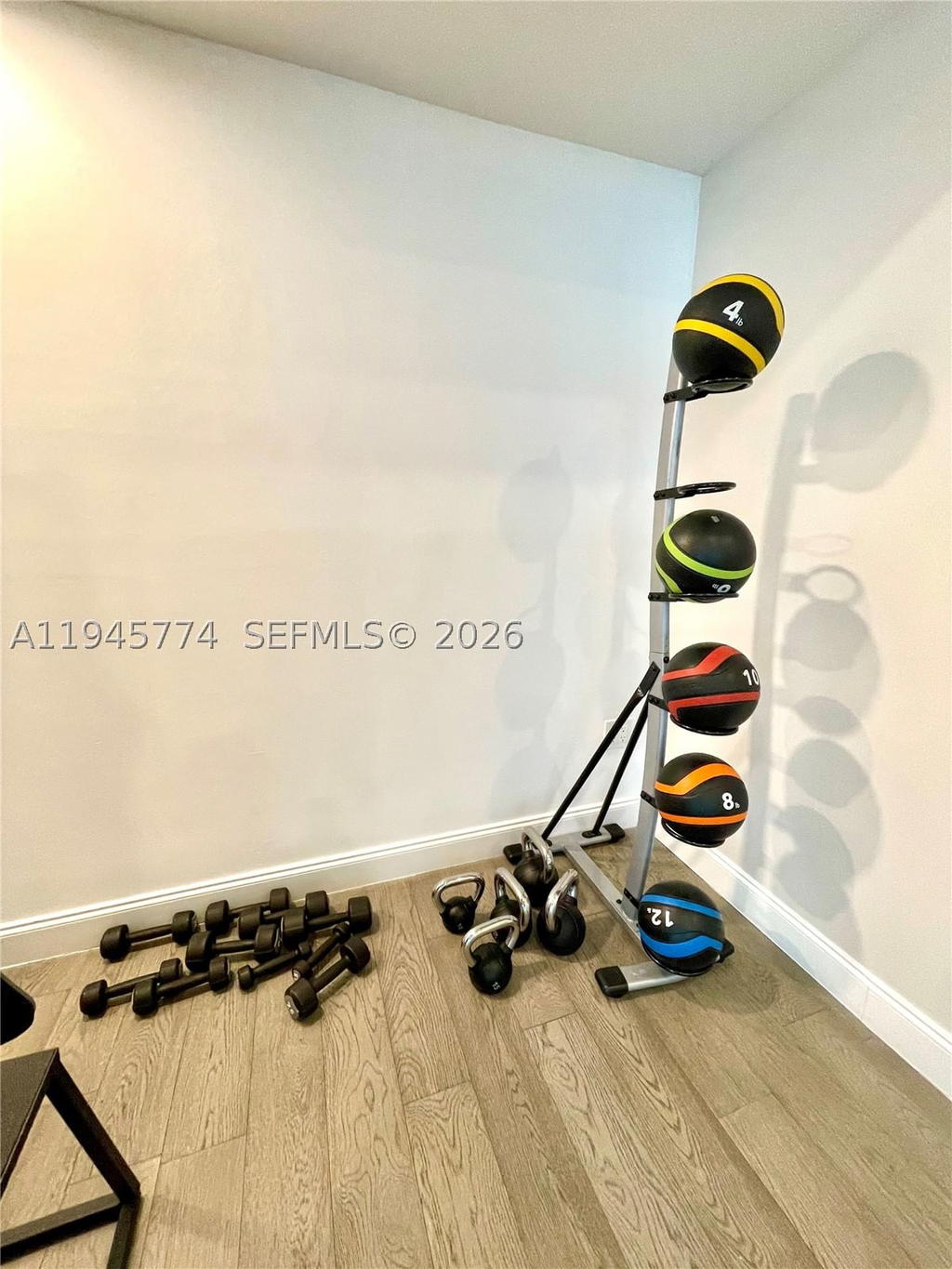 Real estate property located at 300 Biscayne Blvd T-1803, Miami-dade, Met 1, Miami, FL