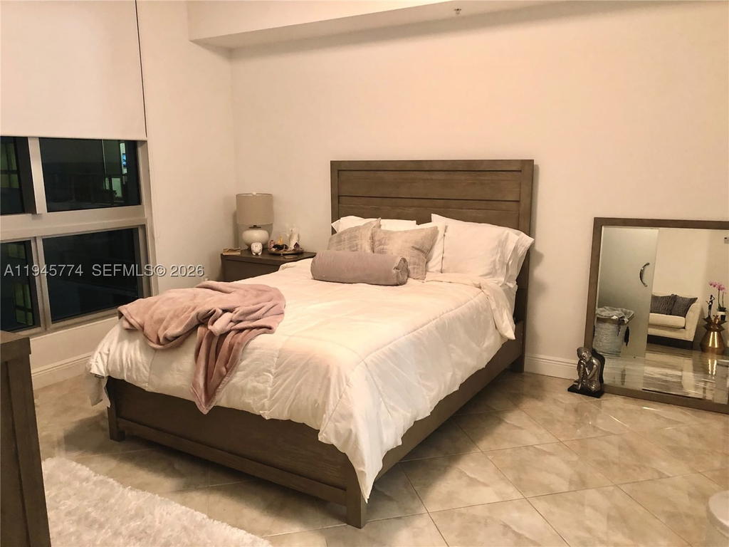 Real estate property located at 300 Biscayne Blvd T-1803, Miami-dade, Met 1, Miami, FL