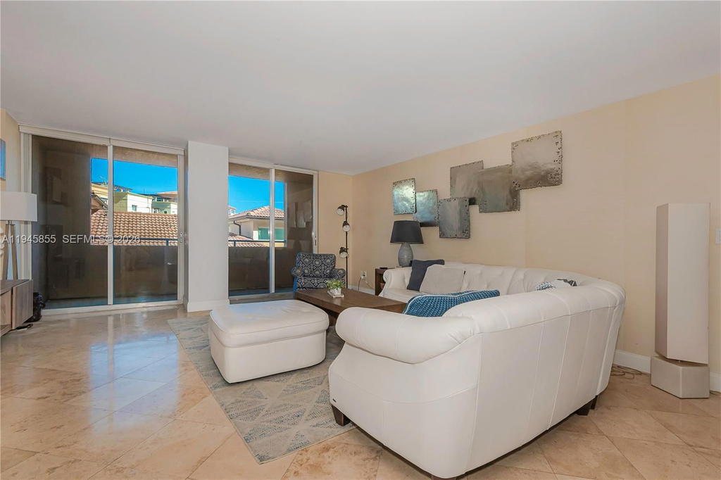 Real estate property located at 90 Alton Rd #301, Miami-dade, Yacht Club At Portofino, Miami Beach, FL