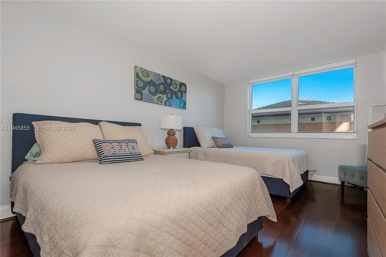 Real estate property located at 90 Alton Rd #301, Miami-dade, Yacht Club At Portofino, Miami Beach, FL