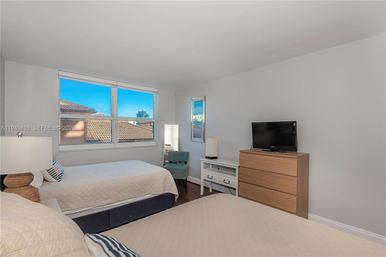 Real estate property located at 90 Alton Rd #301, Miami-dade, Yacht Club At Portofino, Miami Beach, FL