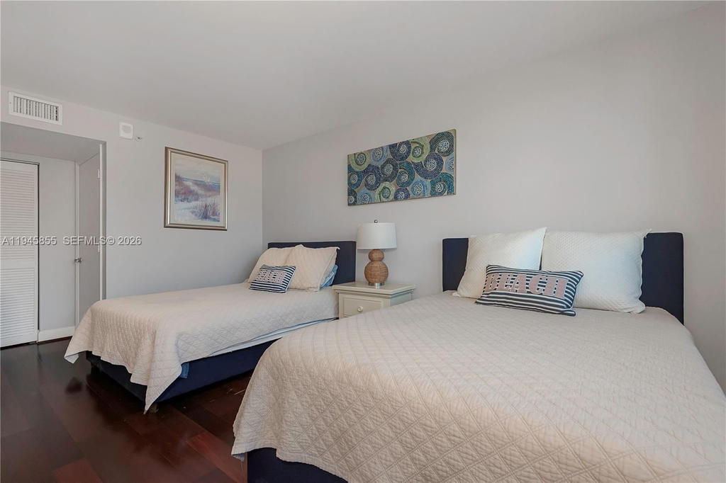 Real estate property located at 90 Alton Rd #301, Miami-dade, Yacht Club At Portofino, Miami Beach, FL