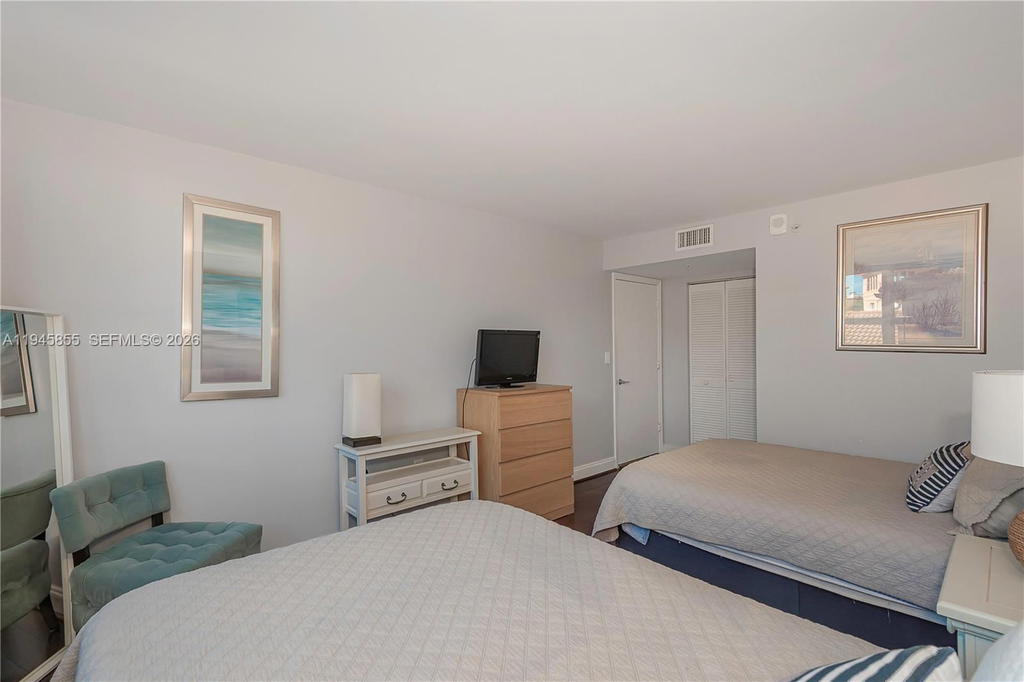 Real estate property located at 90 Alton Rd #301, Miami-dade, Yacht Club At Portofino, Miami Beach, FL
