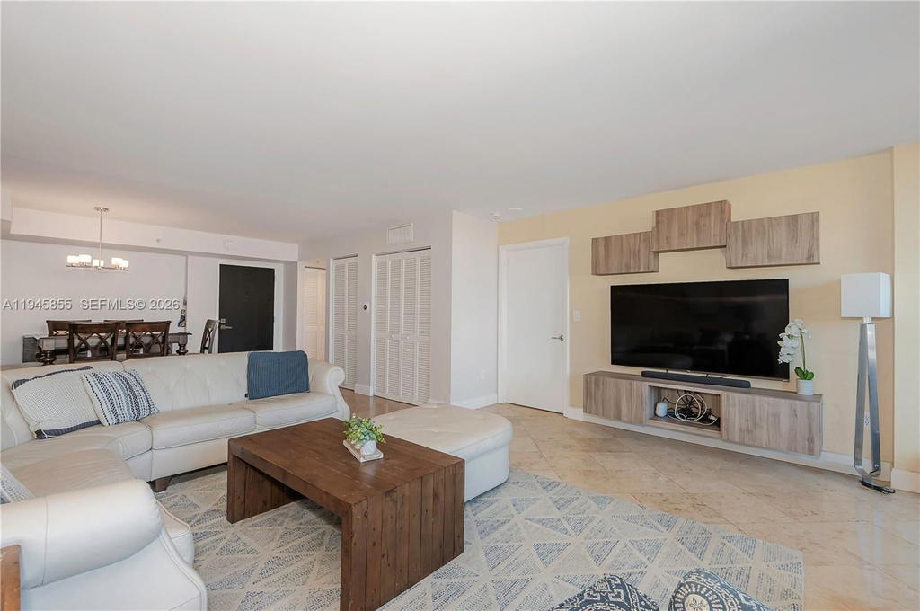 Real estate property located at 90 Alton Rd #301, Miami-dade, Yacht Club At Portofino, Miami Beach, FL