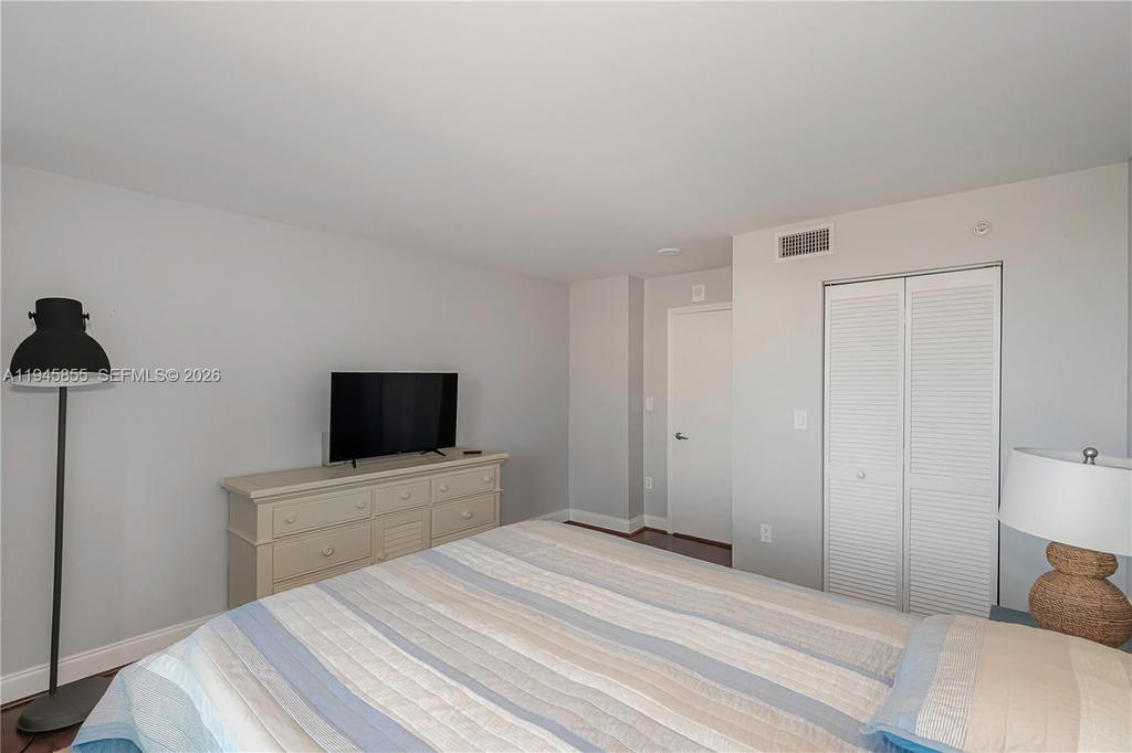 Real estate property located at 90 Alton Rd #301, Miami-dade, Yacht Club At Portofino, Miami Beach, FL