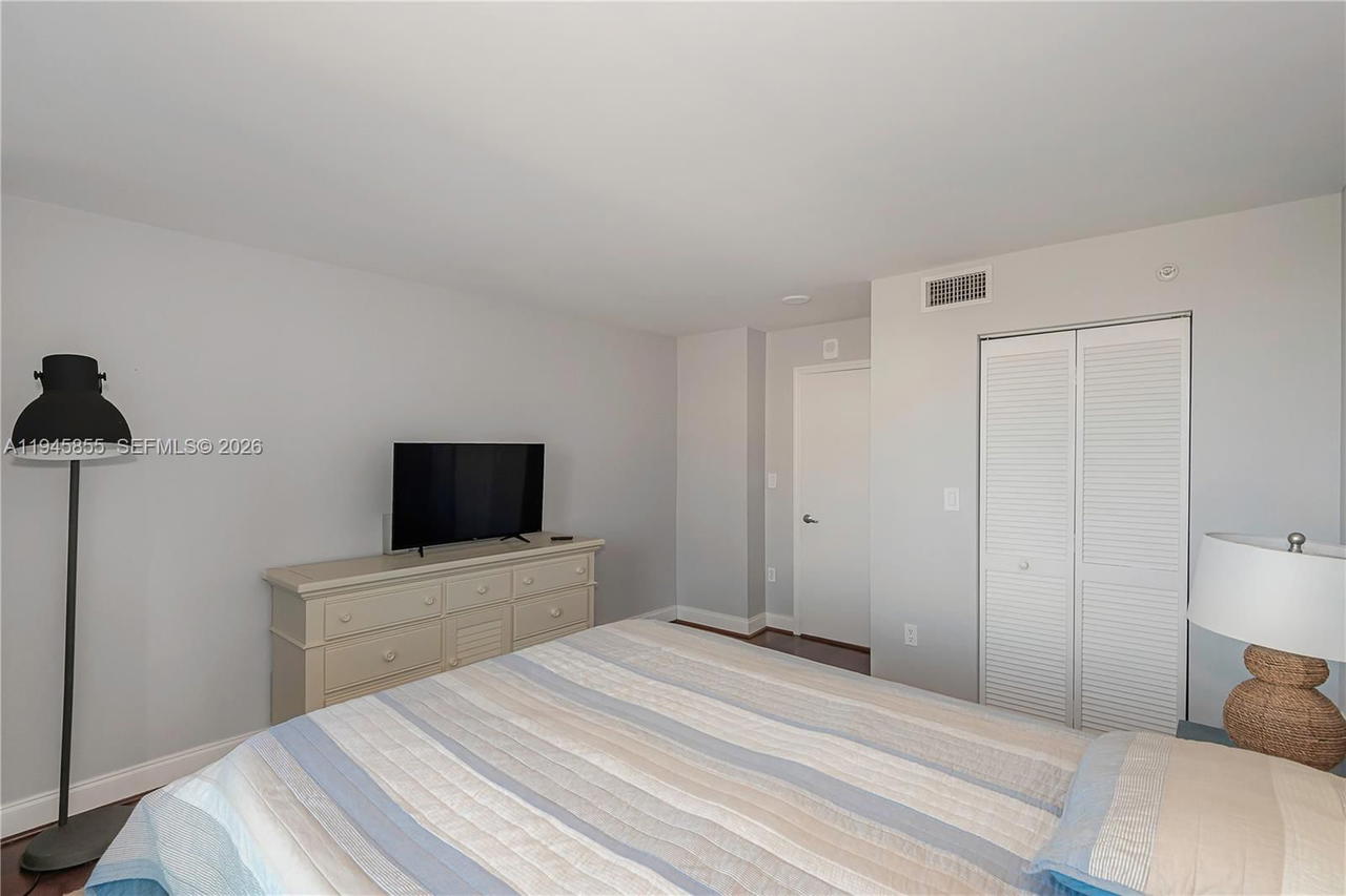 Real estate property located at 90 Alton Rd #301, Miami-dade, Yacht Club At Portofino, Miami Beach, FL