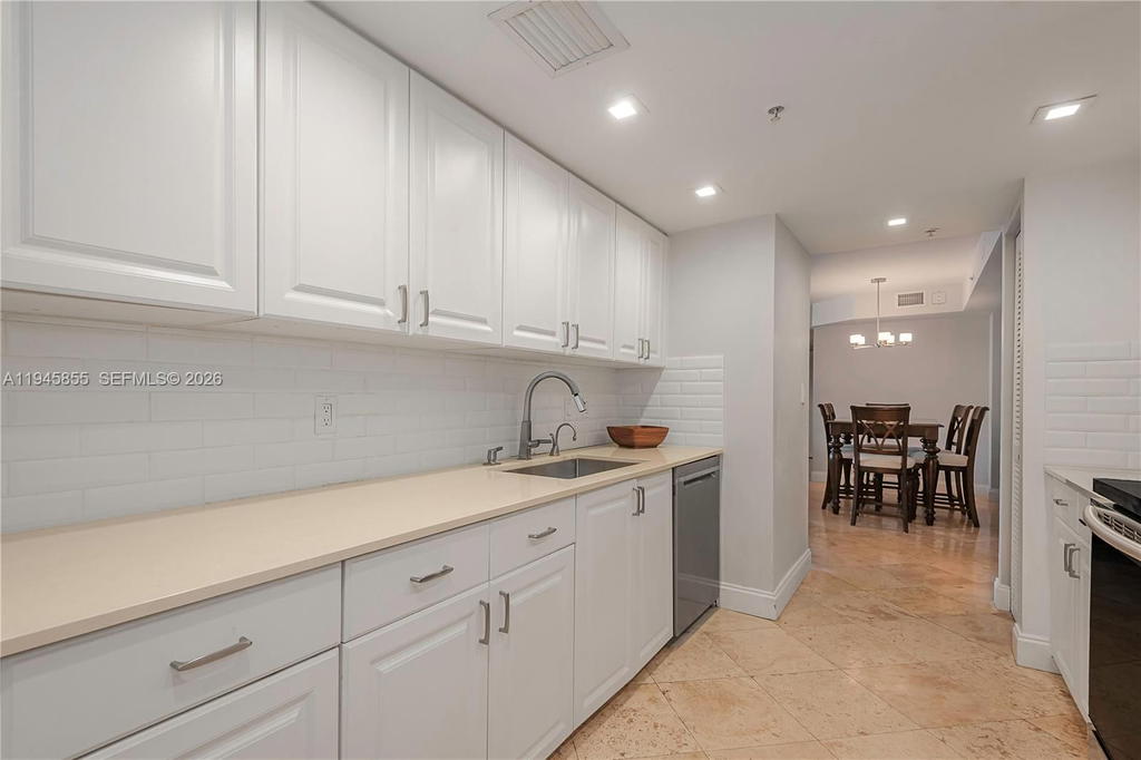 Real estate property located at 90 Alton Rd #301, Miami-dade, Yacht Club At Portofino, Miami Beach, FL