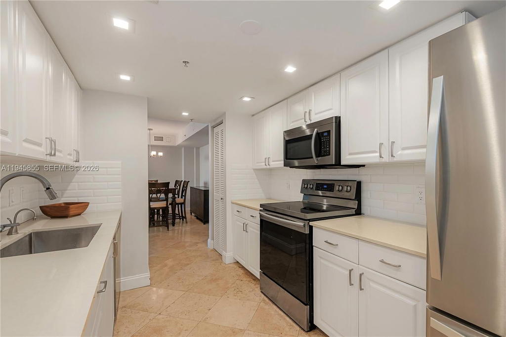 Real estate property located at 90 Alton Rd #301, Miami-dade, Yacht Club At Portofino, Miami Beach, FL