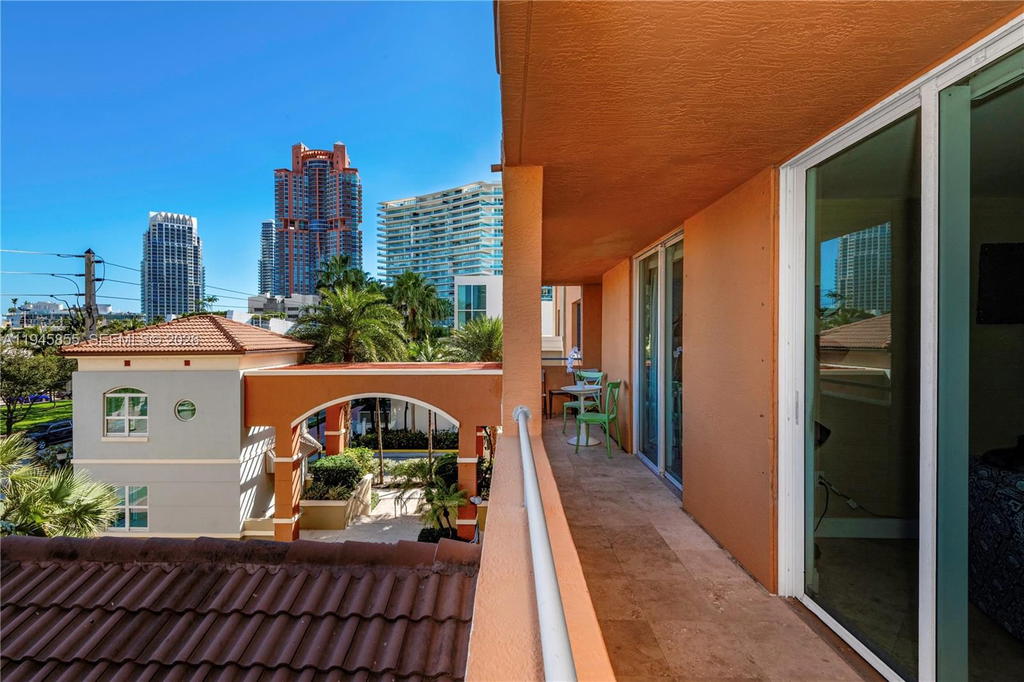 Real estate property located at 90 Alton Rd #301, Miami-dade, Yacht Club At Portofino, Miami Beach, FL