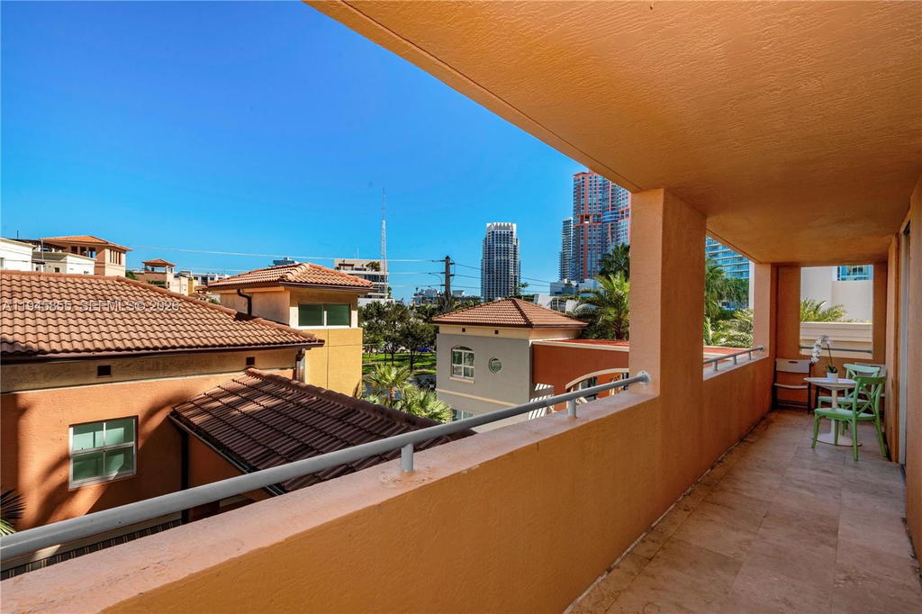 Real estate property located at 90 Alton Rd #301, Miami-dade, Yacht Club At Portofino, Miami Beach, FL
