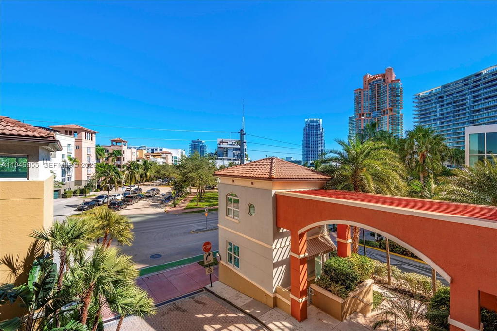 Real estate property located at 90 Alton Rd #301, Miami-dade, Yacht Club At Portofino, Miami Beach, FL
