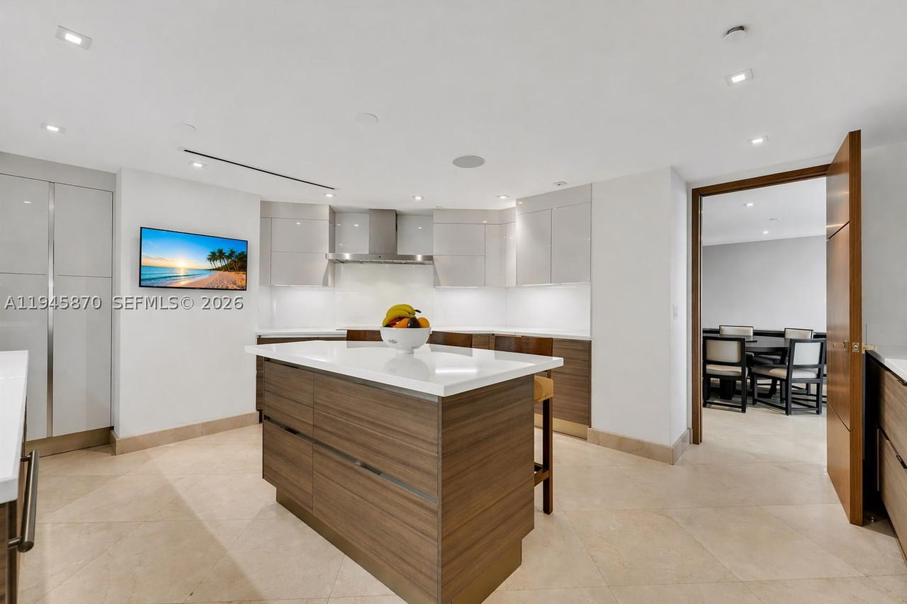 Real estate property located at 1643 Brickell Ave #3904, Miami-dade, Santa Maria Condo, Miami, FL