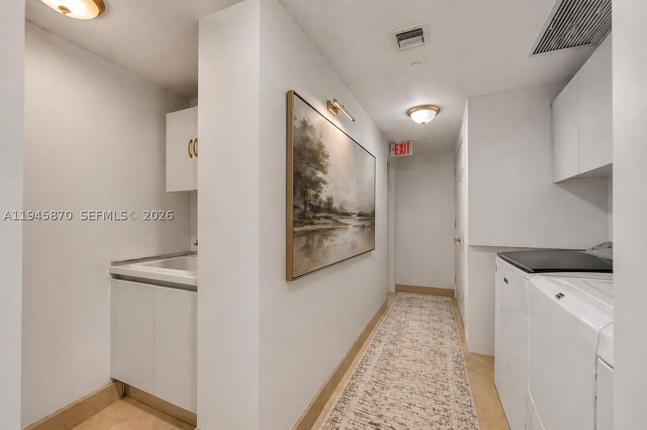 Real estate property located at 1643 Brickell Ave #3904, Miami-dade, Santa Maria Condo, Miami, FL