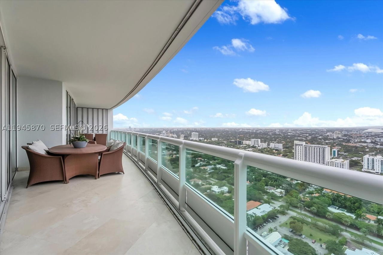 Real estate property located at 1643 Brickell Ave #3904, Miami-dade, Santa Maria Condo, Miami, FL