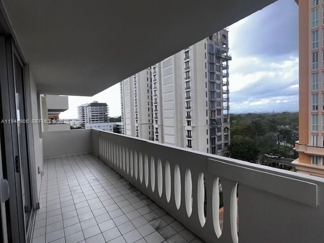 Real estate property located at 625 Biltmore Way #807, Miami-dade, Gables Plaza Condo, Coral Gables, FL