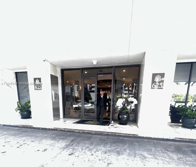Real estate property located at 625 Biltmore Way #807, Miami-dade, Gables Plaza Condo, Coral Gables, FL