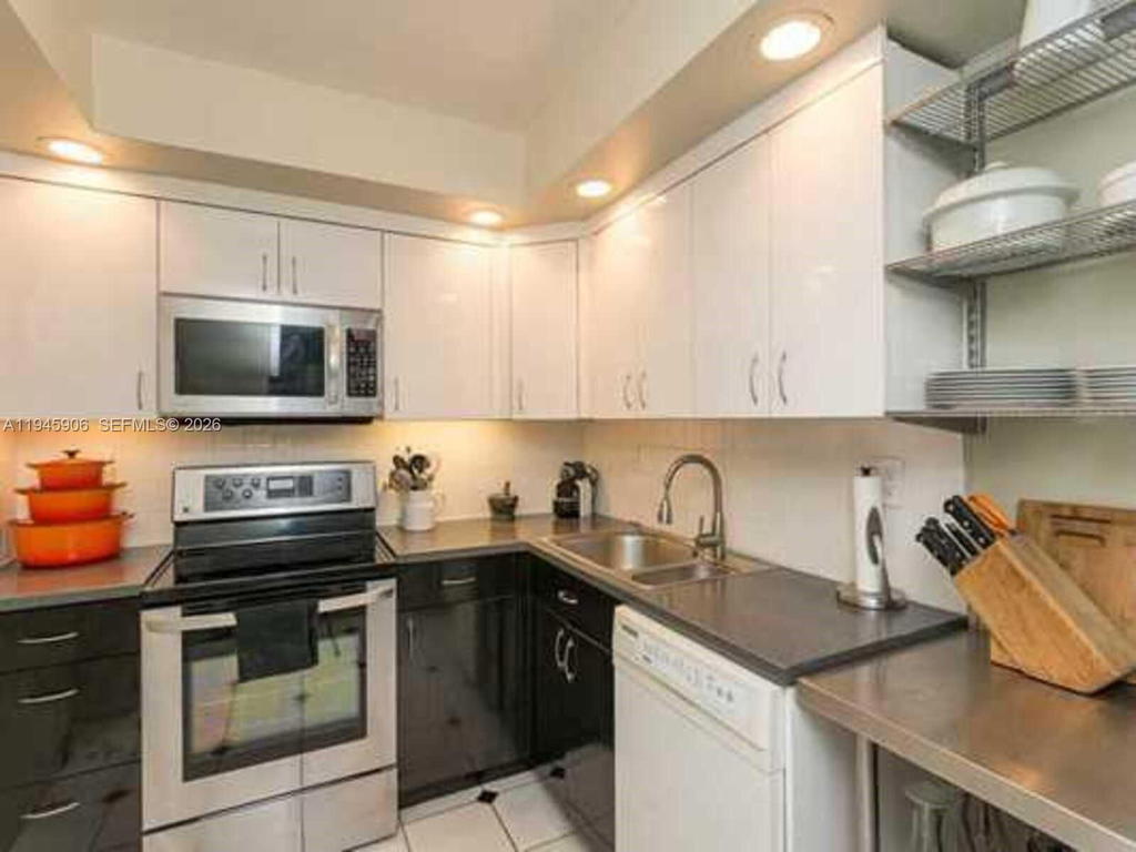 Real estate property located at 625 Biltmore Way #807, Miami-dade, Gables Plaza Condo, Coral Gables, FL