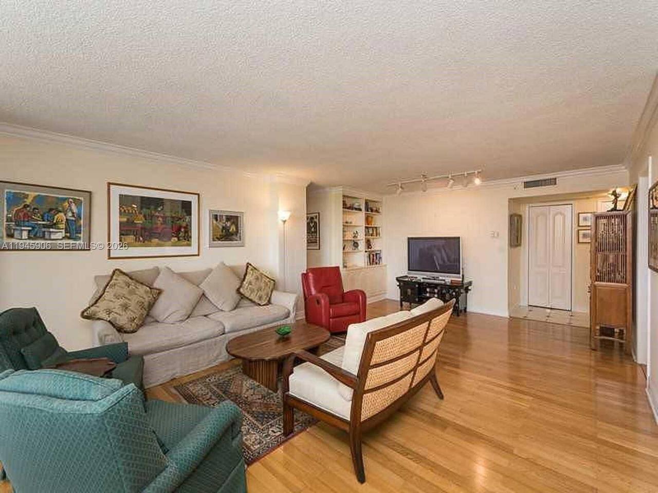Real estate property located at 625 Biltmore Way #807, Miami-dade, Gables Plaza Condo, Coral Gables, FL