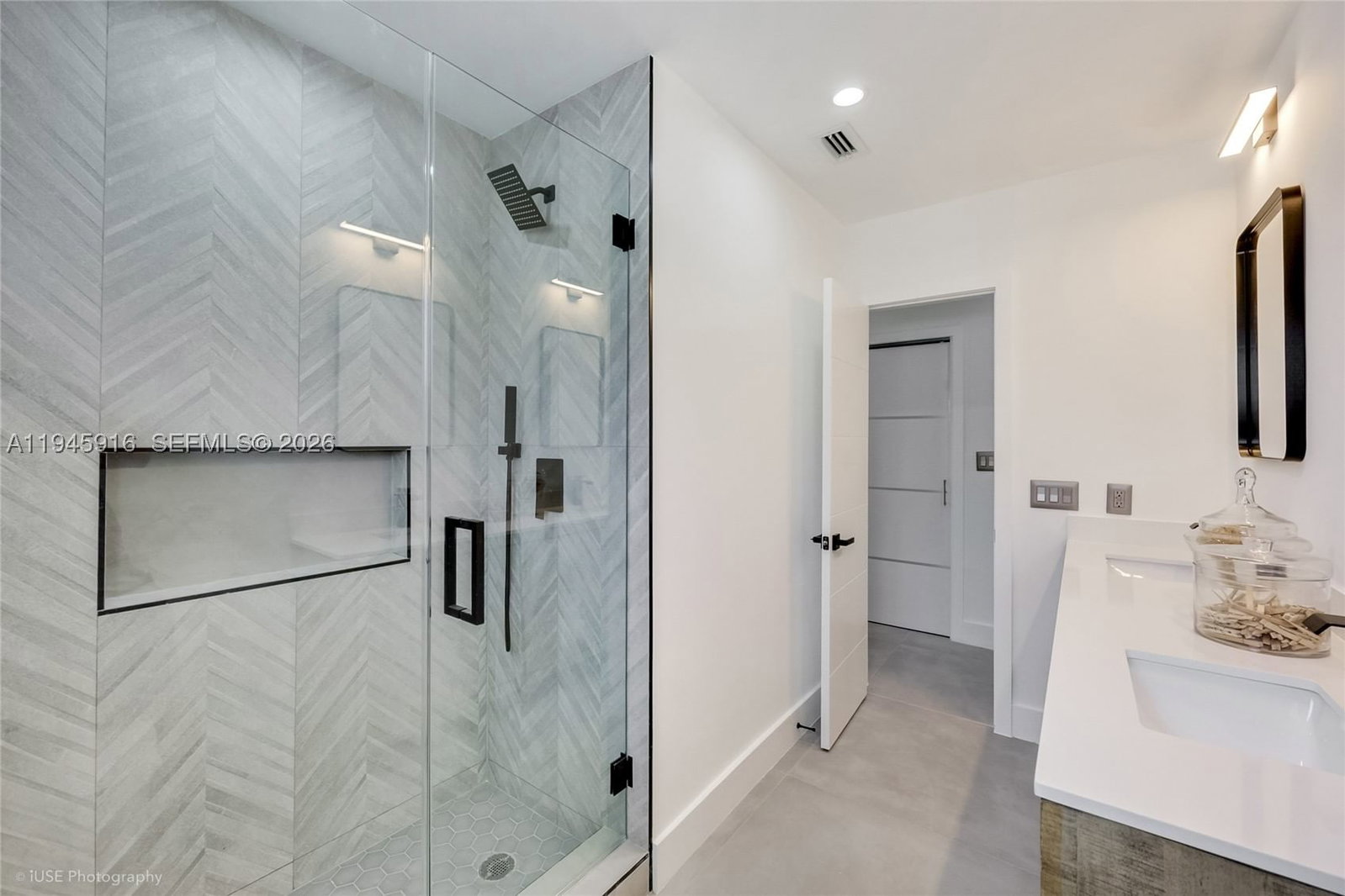 Real estate property located at 1925 208th Ter, Miami-dade, Highland Lakes Sec 6, Miami, FL
