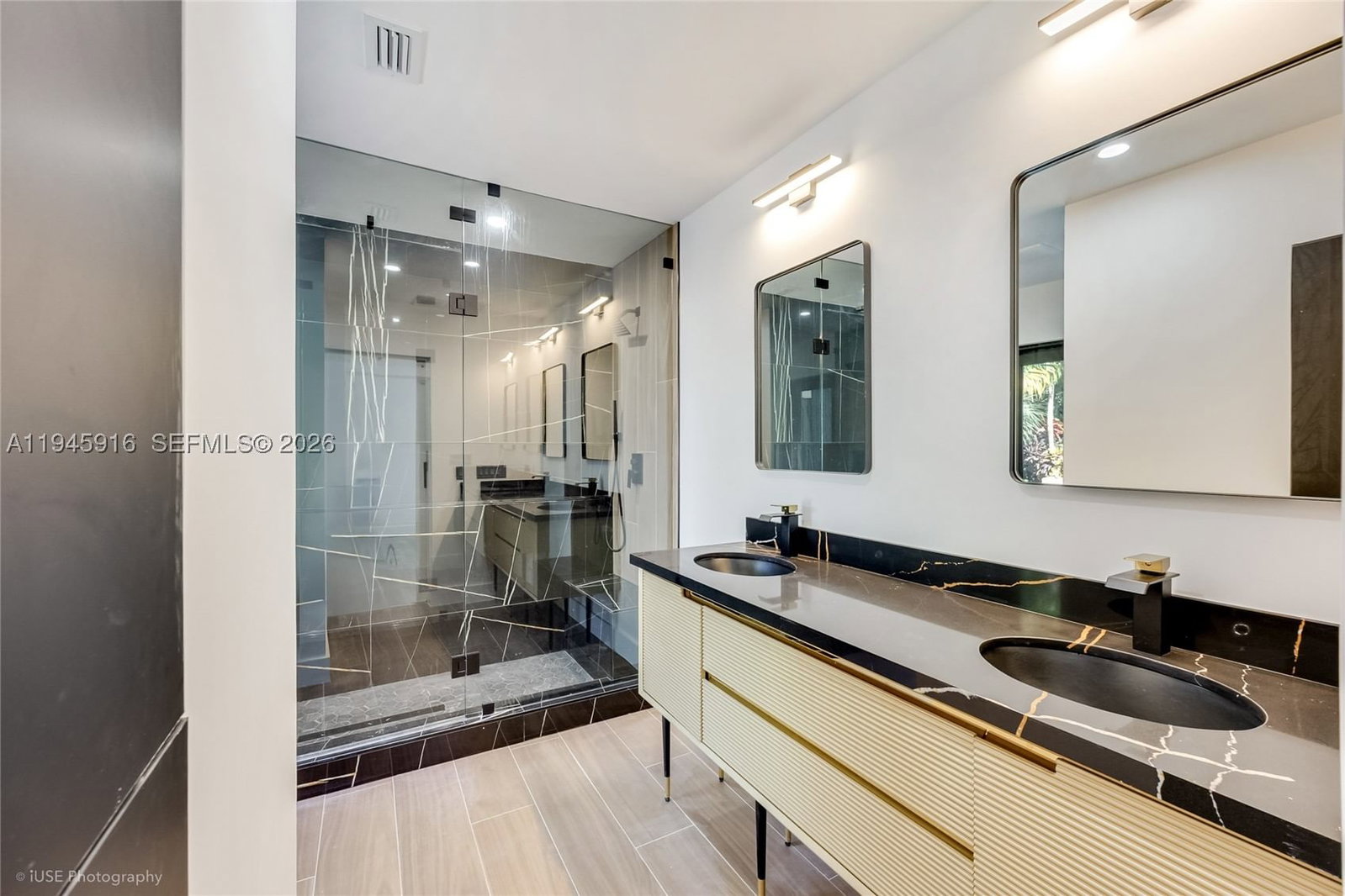 Real estate property located at 1925 208th Ter, Miami-dade, Highland Lakes Sec 6, Miami, FL