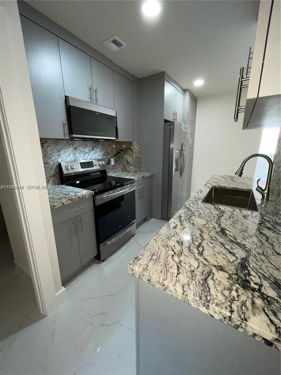 Real estate property located at 18320 68th Ave G, Miami-dade, La Hacienda Country Club, Hialeah, FL