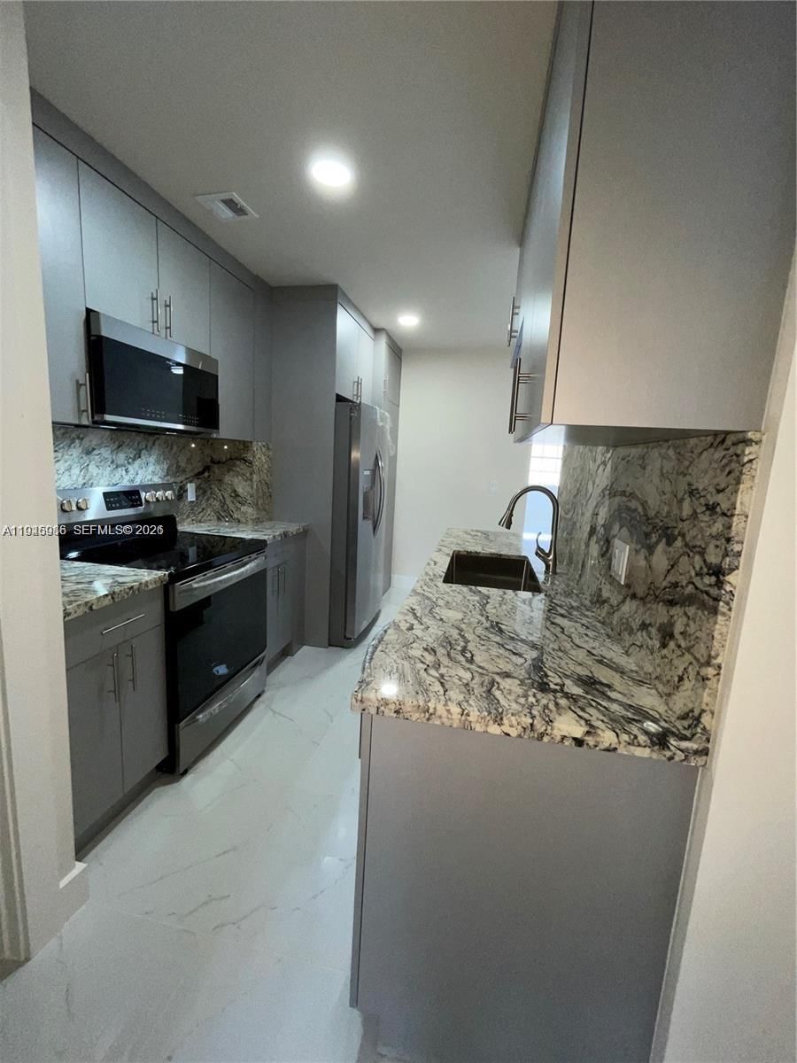 Real estate property located at 18320 68th Ave G, Miami-dade, La Hacienda Country Club, Hialeah, FL