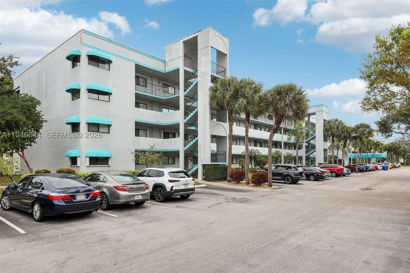 Real estate property located at 4725 Lucerne Lakes Blvd E #405, Palm Beach, Fairway Club Condo, Lake Worth, FL