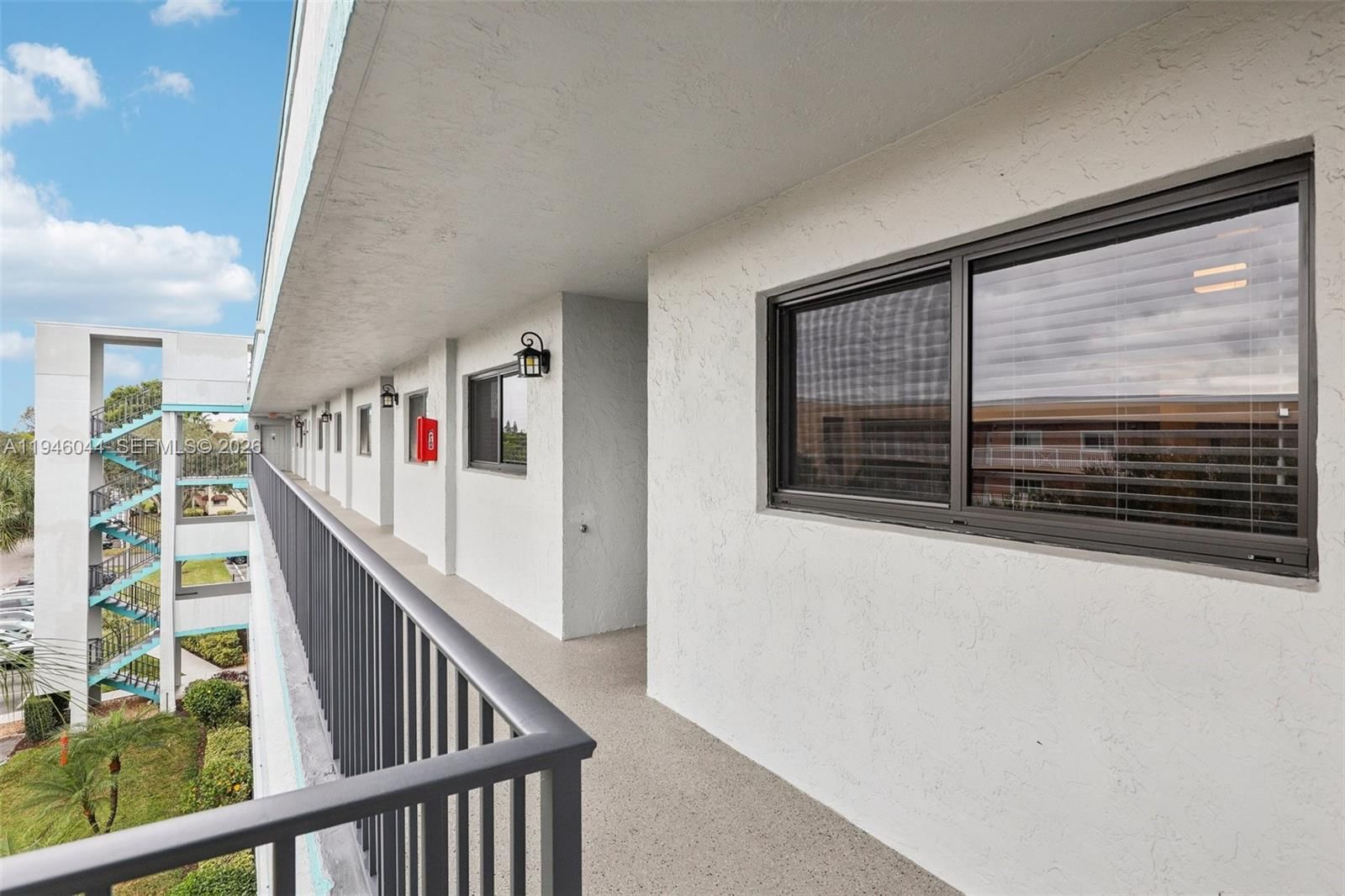 Real estate property located at 4725 Lucerne Lakes Blvd E #405, Palm Beach, Fairway Club Condo, Lake Worth, FL