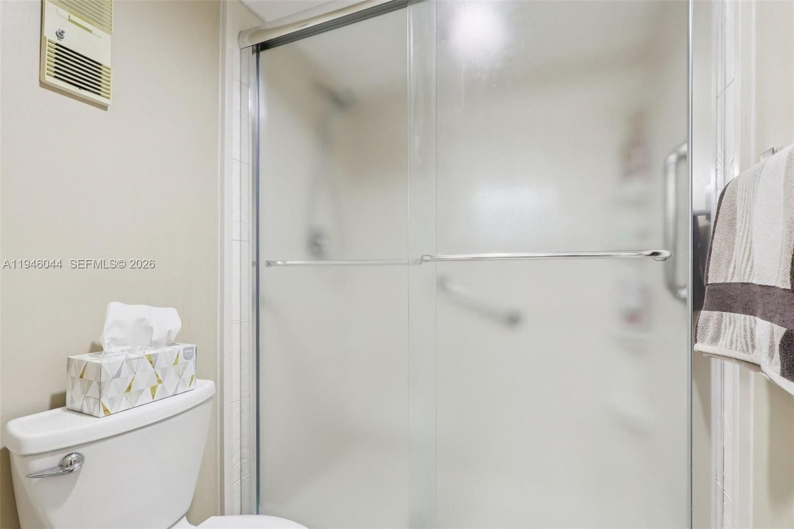 Real estate property located at 4725 Lucerne Lakes Blvd E #405, Palm Beach, Fairway Club Condo, Lake Worth, FL