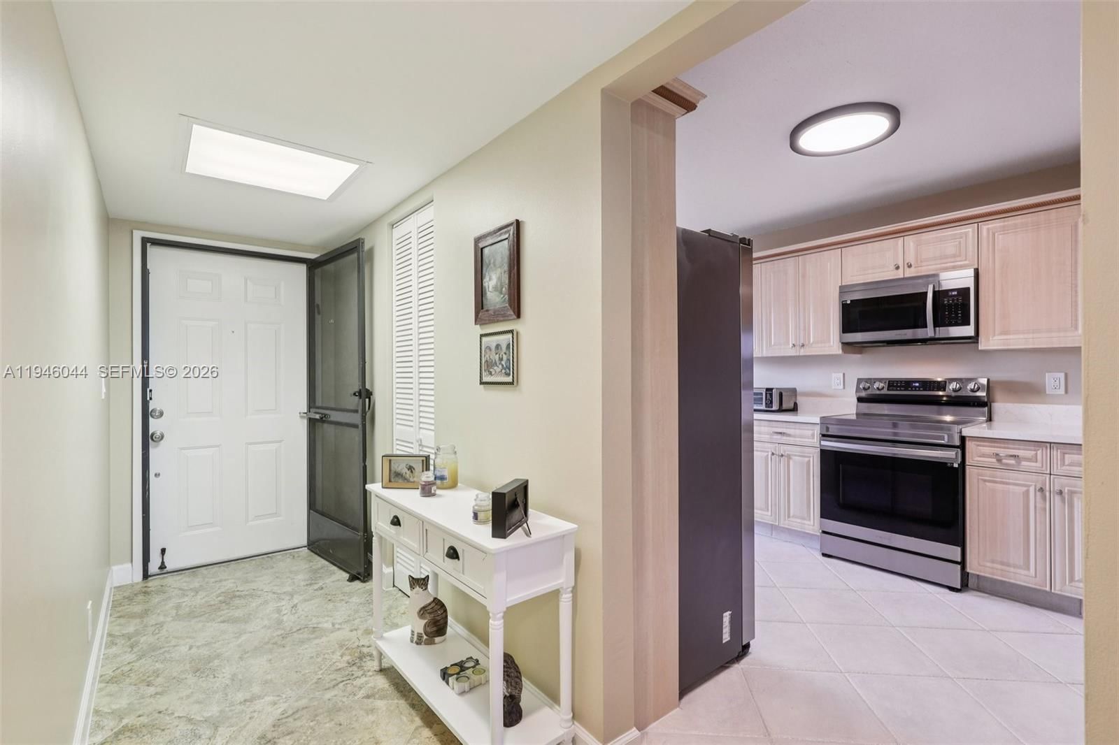 Real estate property located at 4725 Lucerne Lakes Blvd E #405, Palm Beach, Fairway Club Condo, Lake Worth, FL