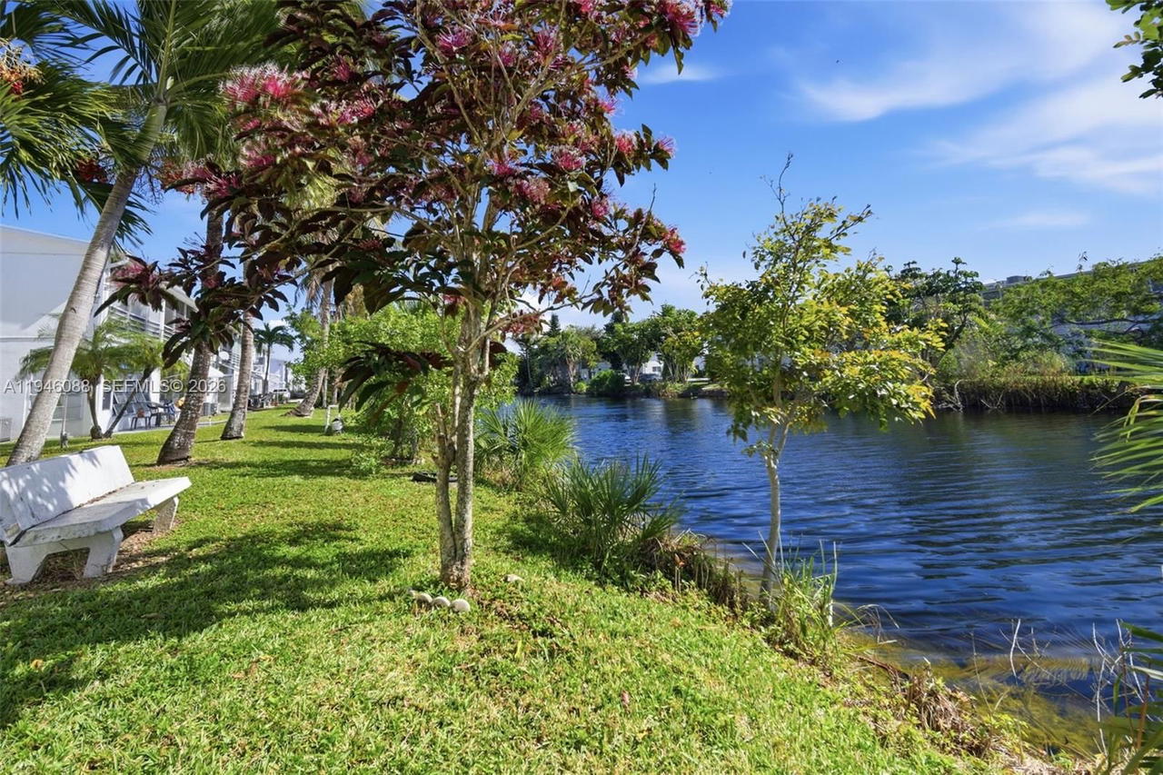 Real estate property located at 52 204th St #6, Miami-dade, Ro-mont Gardens Andover C, Miami Gardens, FL