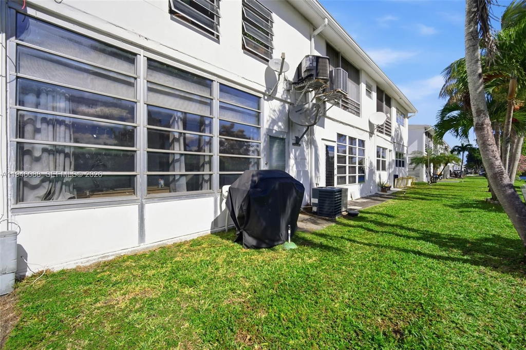 Real estate property located at 52 204th St #6, Miami-dade, Ro-mont Gardens Andover C, Miami Gardens, FL