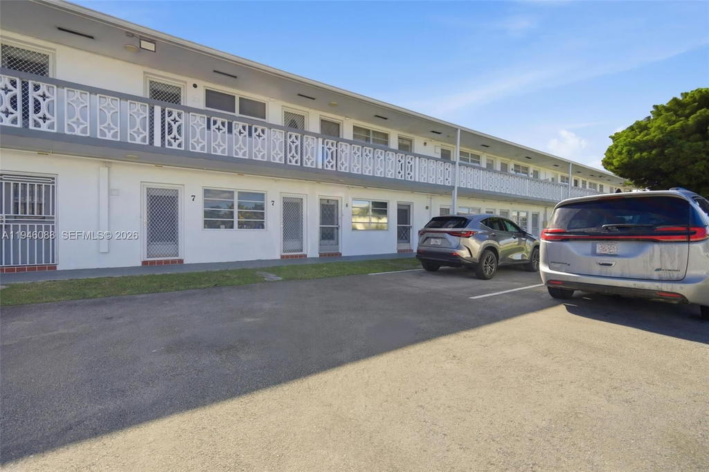 Real estate property located at 52 204th St #6, Miami-dade, Ro-mont Gardens Andover C, Miami Gardens, FL