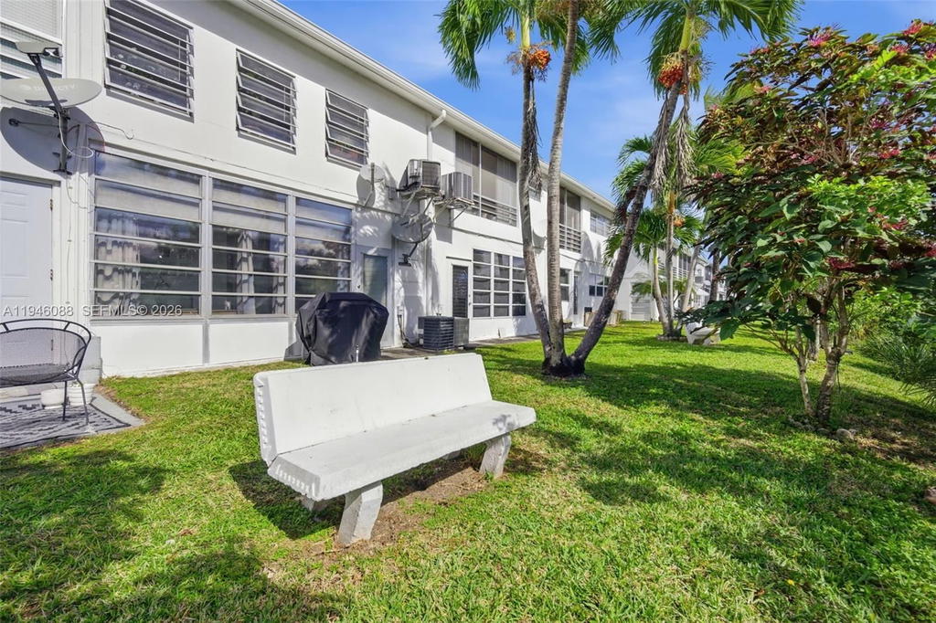 Real estate property located at 52 204th St #6, Miami-dade, Ro-mont Gardens Andover C, Miami Gardens, FL