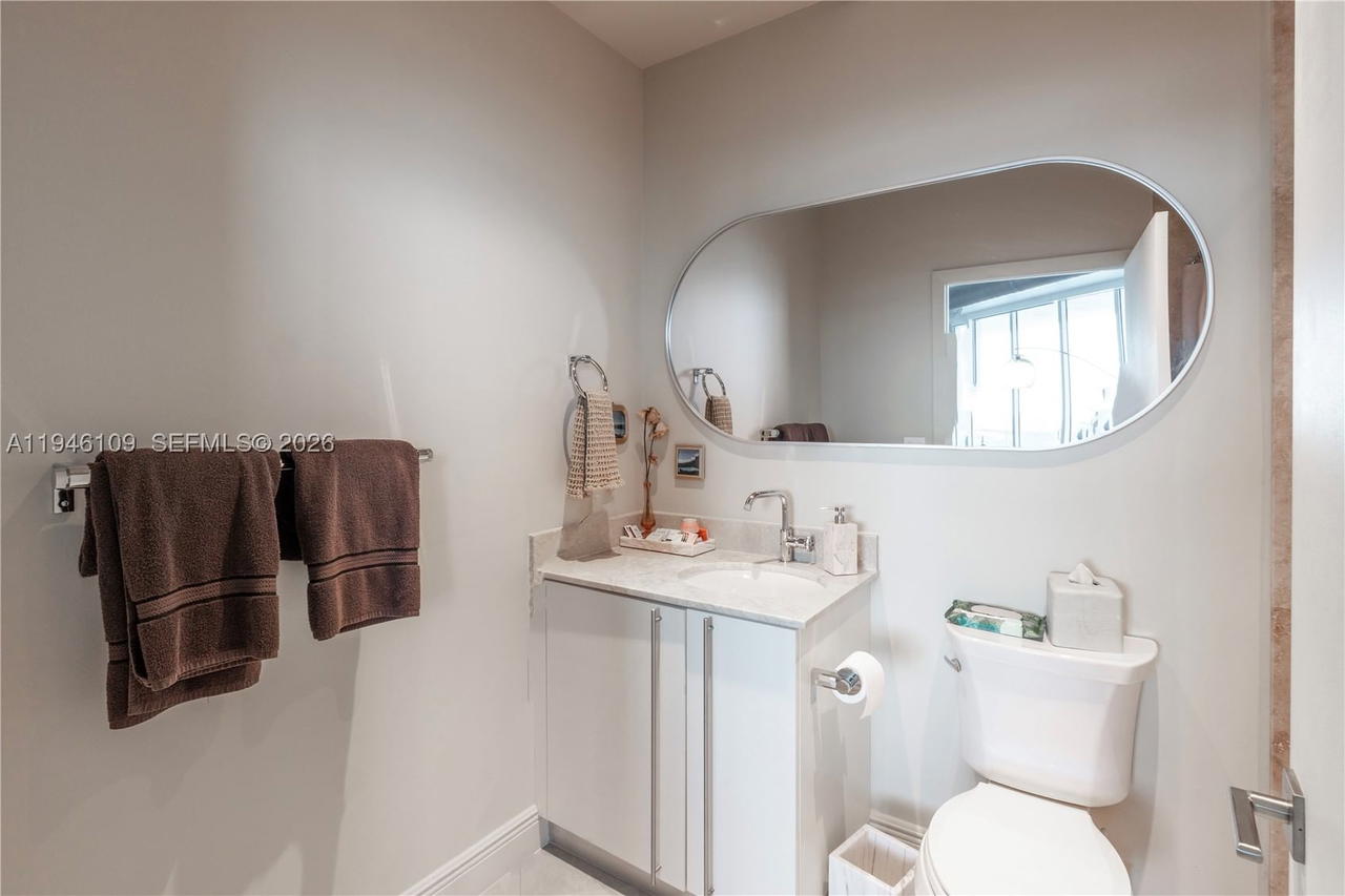 Real estate property located at 700 25th St #2002, Miami-dade, Star Lofts On The Bay Con, Miami, FL