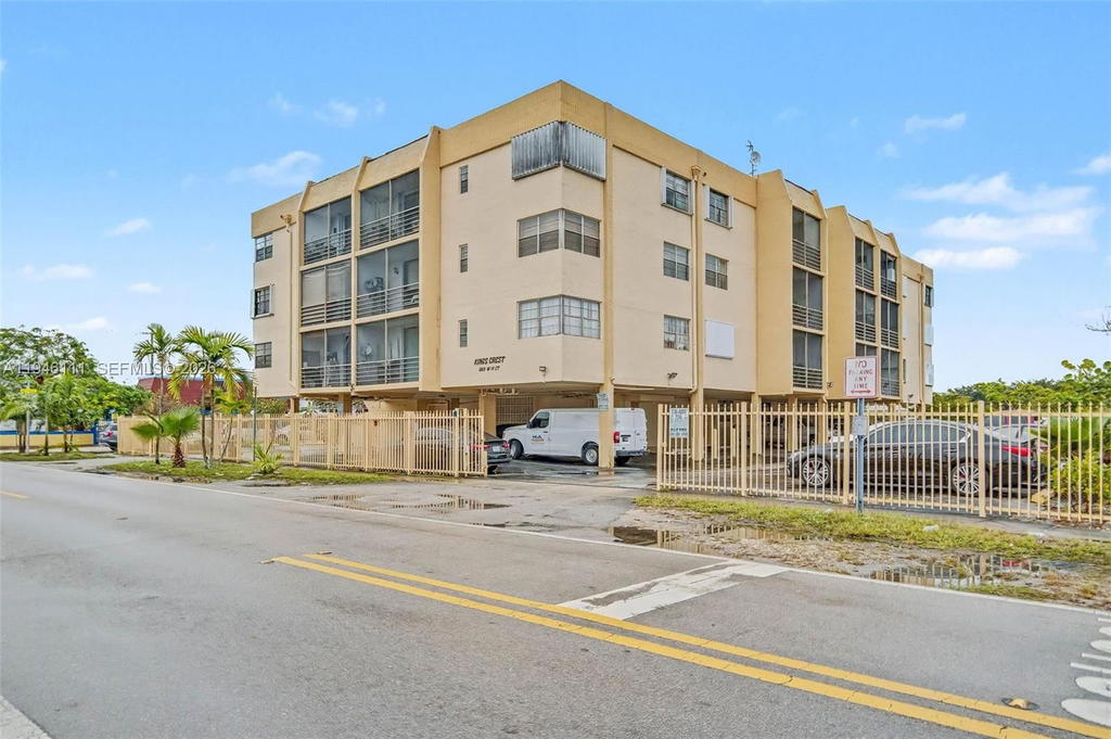 Real estate property located at 6831 14th Ct #403, Miami-dade, Kings Crest Condo, Hialeah, FL