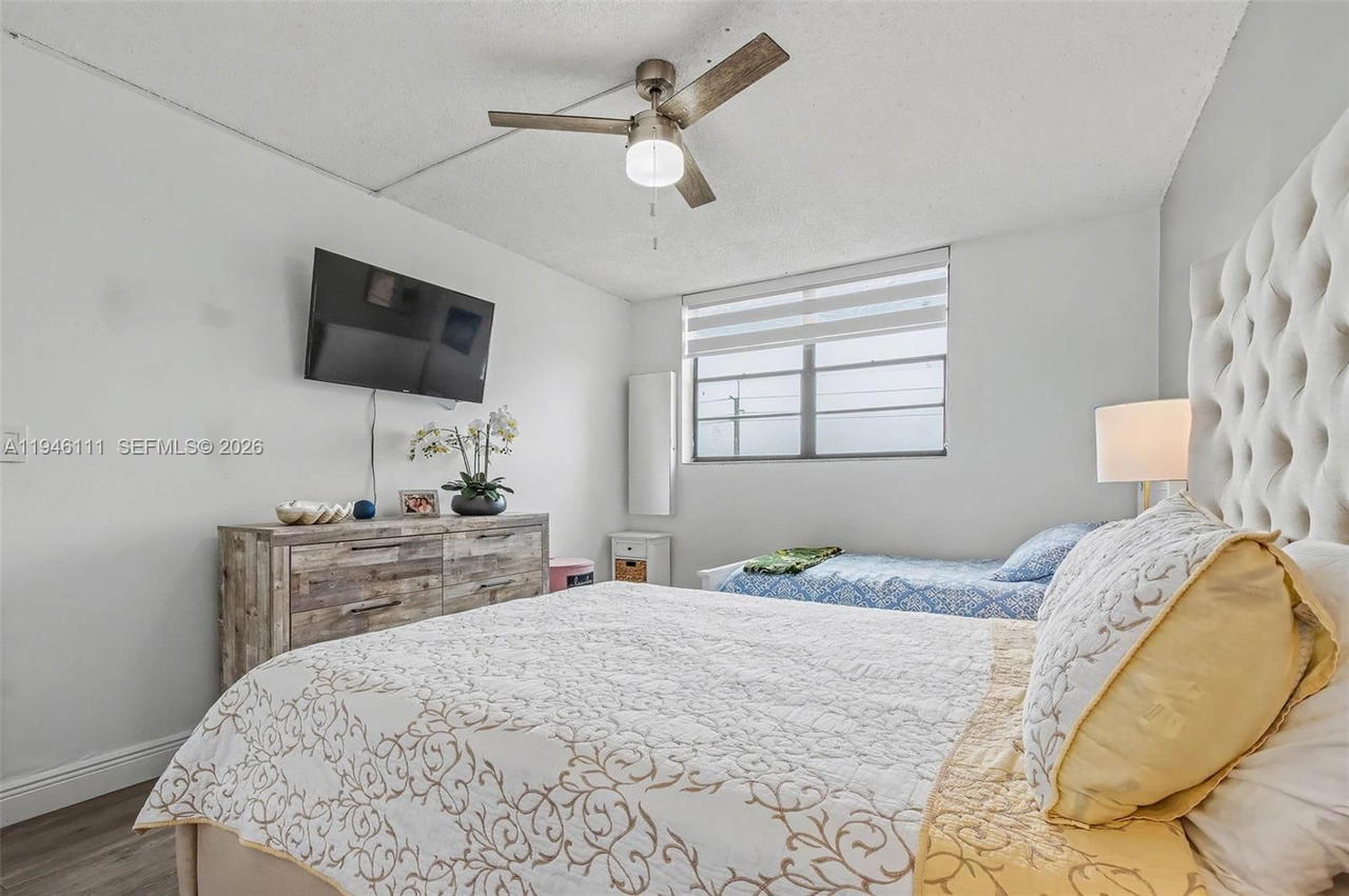 Real estate property located at 6831 14th Ct #403, Miami-dade, Kings Crest Condo, Hialeah, FL