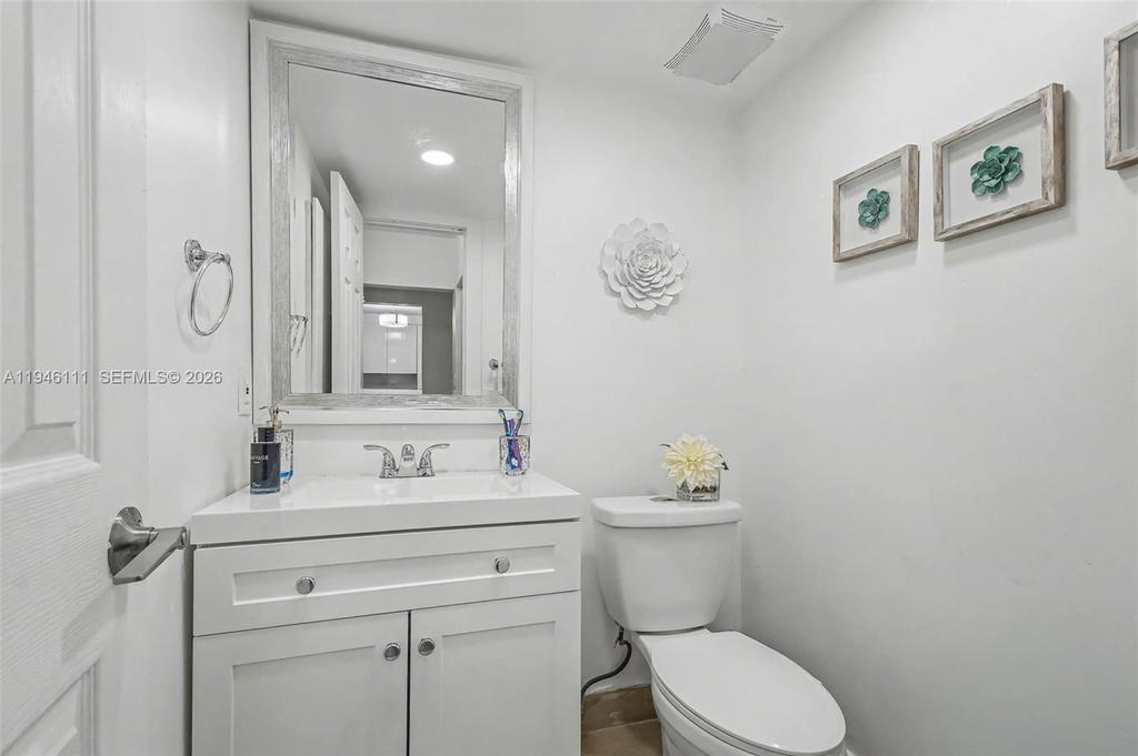 Real estate property located at 6831 14th Ct #403, Miami-dade, Kings Crest Condo, Hialeah, FL